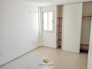 Foto 11 de Amplio Departamento 2 dormitorios 2 baños con Balcón y radiadores en General Paz