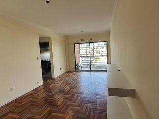 Foto 7 de Departamento en  2do piso de 3 ambientes con cochera y baulera en Lomas de Zamora
