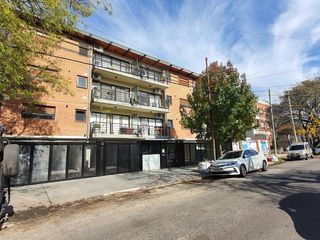 Foto 1 de Departamento en  2do piso de 3 ambientes con cochera y baulera en Lomas de Zamora