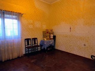 Foto 5 de Casa en venta - 4 Dormitorios 2 Baños - Ringuelet