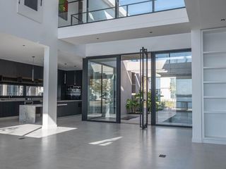 Foto 11 de Casa Premium al lago central en venta - Barrio Marinas - Puertos del Lago - Escobar