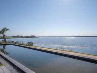 Foto 20 de Casa Premium al lago central en venta - Barrio Marinas - Puertos del Lago - Escobar