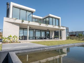 Foto 21 de Casa Premium al lago central en venta - Barrio Marinas - Puertos del Lago - Escobar