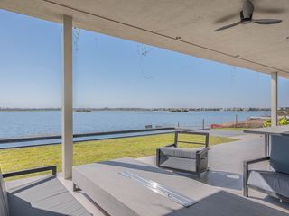Foto 19 de Casa Premium al lago central en venta - Barrio Marinas - Puertos del Lago - Escobar