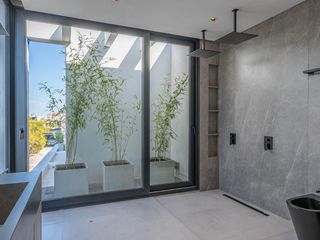 Foto 28 de Casa Premium al lago central en venta - Barrio Marinas - Puertos del Lago - Escobar