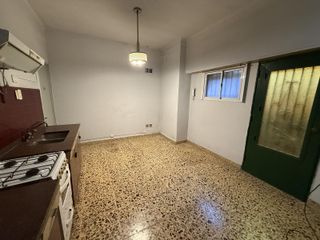 Foto 6 de Departamento en  alquiler de 2 ambientes con patio - Quilmes