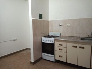 Foto 7 de Venta Departamento 2 Amb. en R. Mejía - Buen Estado   C/Patio  - Apto Profesional