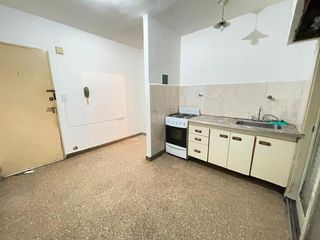 Foto 4 de Venta Departamento 2 Amb. en R. Mejía - Buen Estado   C/Patio  - Apto Profesional