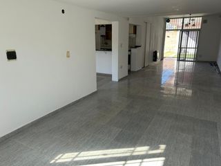 Foto 8 de Casa en alquiler tres dormitorios, Natania, Prox Valle escondido