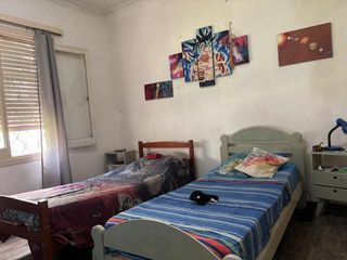 Foto 4 de Casa en Venta en Lomas de Zamora JARDIN y COCHERA