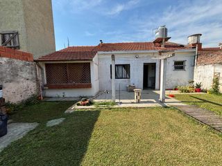 Foto 16 de Casa en Venta en Lomas de Zamora JARDIN y COCHERA