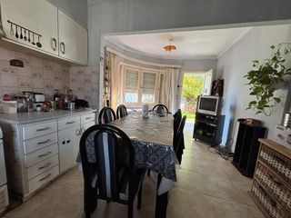 Foto 3 de Casa en Venta en Lomas de Zamora JARDIN y COCHERA