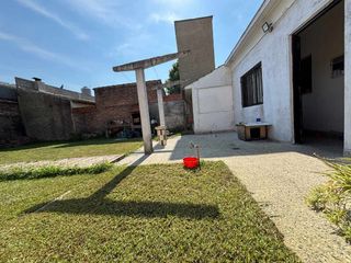 Foto 15 de Casa en Venta en Lomas de Zamora JARDIN y COCHERA