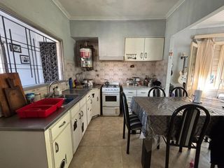 Foto 8 de Casa en Venta en Lomas de Zamora JARDIN y COCHERA