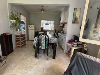 Foto 6 de Casa en Venta en Lomas de Zamora JARDIN y COCHERA