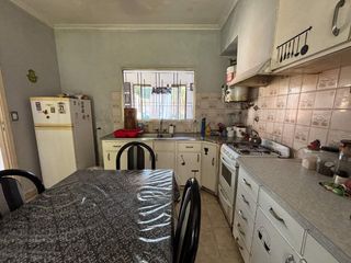 Foto 7 de Casa en Venta en Lomas de Zamora JARDIN y COCHERA
