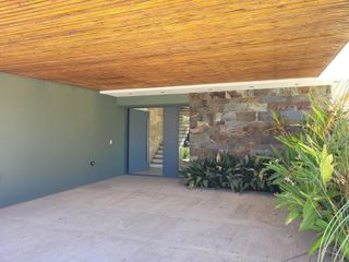 Foto 3 de Barbarita | VENTA | Casa moderna de 4 dorm, escritorio y dependencia en lote cercano a la entrada