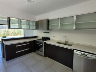 Foto 6 de Barbarita | VENTA | Casa moderna de 4 dorm, escritorio y dependencia en lote cercano a la entrada
