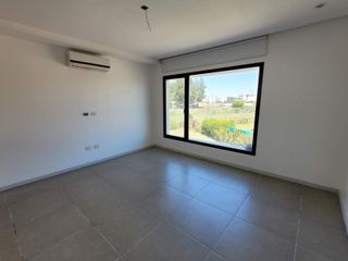 Foto 14 de Barbarita | VENTA | Casa moderna de 4 dorm, escritorio y dependencia en lote cercano a la entrada