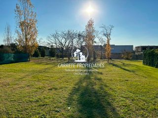 Foto 1 de Terreno / Lote en venta con fondo a Sendero Verde. Barrio Santa Guadalupe. Pilar