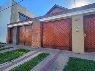 Foto 1 de DÚPLEX EN VENTA LA PLATA 2 DORMITORIOS Y COCHERA