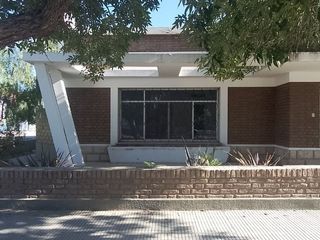 Foto 2 de Casa céntrica en esquina con lote de 900m2
