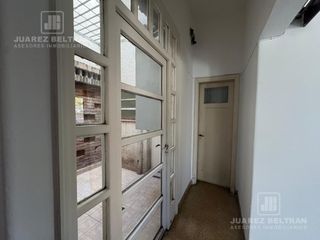Foto 4 de Casa esquina en alquiler - 3 dormitorios - Barrio Cofico
