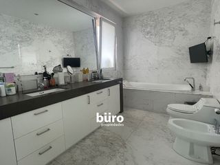 Foto 24 de EXCLUSIVA CASA EN VENTA CON 6 DORMITORIOS EN SAN ISIDRO