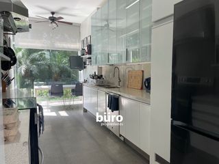 Foto 16 de EXCLUSIVA CASA EN VENTA CON 6 DORMITORIOS EN SAN ISIDRO
