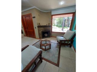 Foto 4 de Chalet en venta en Cariló con Pileta 4 dormitorios, Gas natural