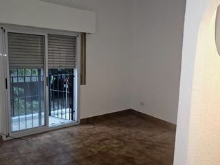 Foto 2 de ALQUILER PH. 3 AMB. SIN EXPENSAS. TERRAZA. COGHLAN
