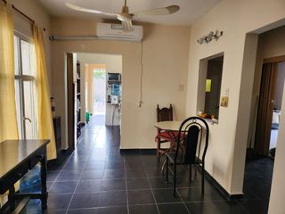 Foto 10 de CASA MAS 3 DPTOS VENTA PERMUTA EN AV. MITRE (S.L)