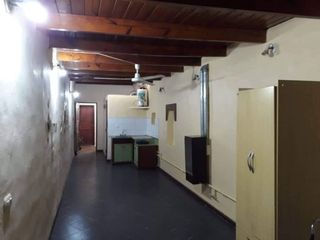 Foto 40 de CASA MAS 3 DPTOS VENTA PERMUTA EN AV. MITRE (S.L)