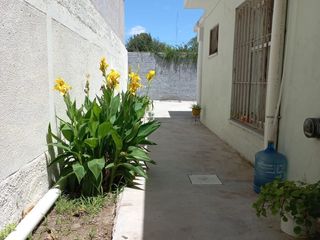 Foto 32 de CASA MAS 3 DPTOS VENTA PERMUTA EN AV. MITRE (S.L)