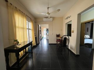 Foto 3 de CASA MAS 3 DPTOS VENTA PERMUTA EN AV. MITRE (S.L)