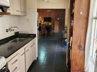 Foto 6 de CASA MAS 3 DPTOS VENTA PERMUTA EN AV. MITRE (S.L)