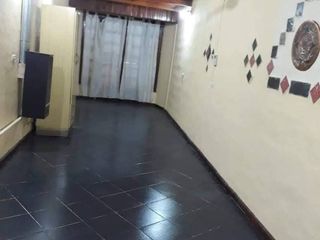 Foto 34 de CASA MAS 3 DPTOS VENTA PERMUTA EN AV. MITRE (S.L)