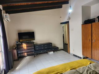 Foto 14 de CASA MAS 3 DPTOS VENTA PERMUTA EN AV. MITRE (S.L)