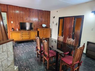 Foto 5 de CASA MAS 3 DPTOS VENTA PERMUTA EN AV. MITRE (S.L)