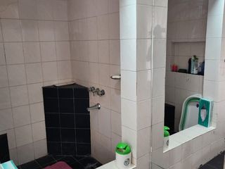 Foto 15 de CASA MAS 3 DPTOS VENTA PERMUTA EN AV. MITRE (S.L)