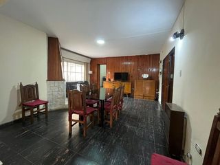 Foto 9 de CASA MAS 3 DPTOS VENTA PERMUTA EN AV. MITRE (S.L)