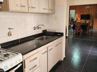 Foto 7 de CASA MAS 3 DPTOS VENTA PERMUTA EN AV. MITRE (S.L)