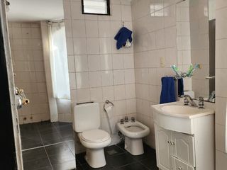Foto 16 de CASA MAS 3 DPTOS VENTA PERMUTA EN AV. MITRE (S.L)