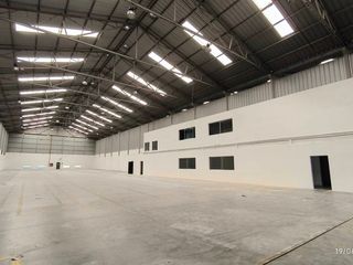 Foto 1 de Bodega en alquiler 6000m² con andenes- En complejo -Vía a Daule km 16