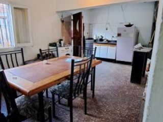 Foto 1 de Vendo propiedad  2200 mÂ² APROX, CASA amplia  a reparar. El Cerrito. San Rafael