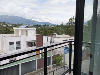 Foto 4 de Casa en renta, moderna con acabados de lujo, a 8 minutos del Colegio Menor, camino a Nayòn