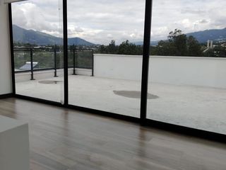 Foto 2 de Casa en renta, moderna con acabados de lujo, a 8 minutos del Colegio Menor, camino a Nayòn