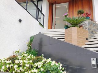 Foto 1 de Casa en renta, moderna con acabados de lujo, a 8 minutos del Colegio Menor, camino a Nayòn