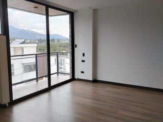 Foto 6 de Casa en renta, moderna con acabados de lujo, a 8 minutos del Colegio Menor, camino a Nayòn