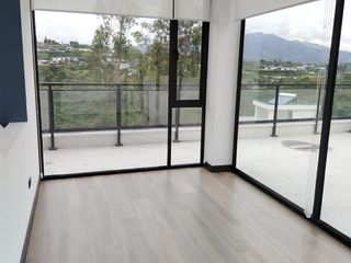 Foto 3 de Casa en renta, moderna con acabados de lujo, a 8 minutos del Colegio Menor, camino a Nayòn